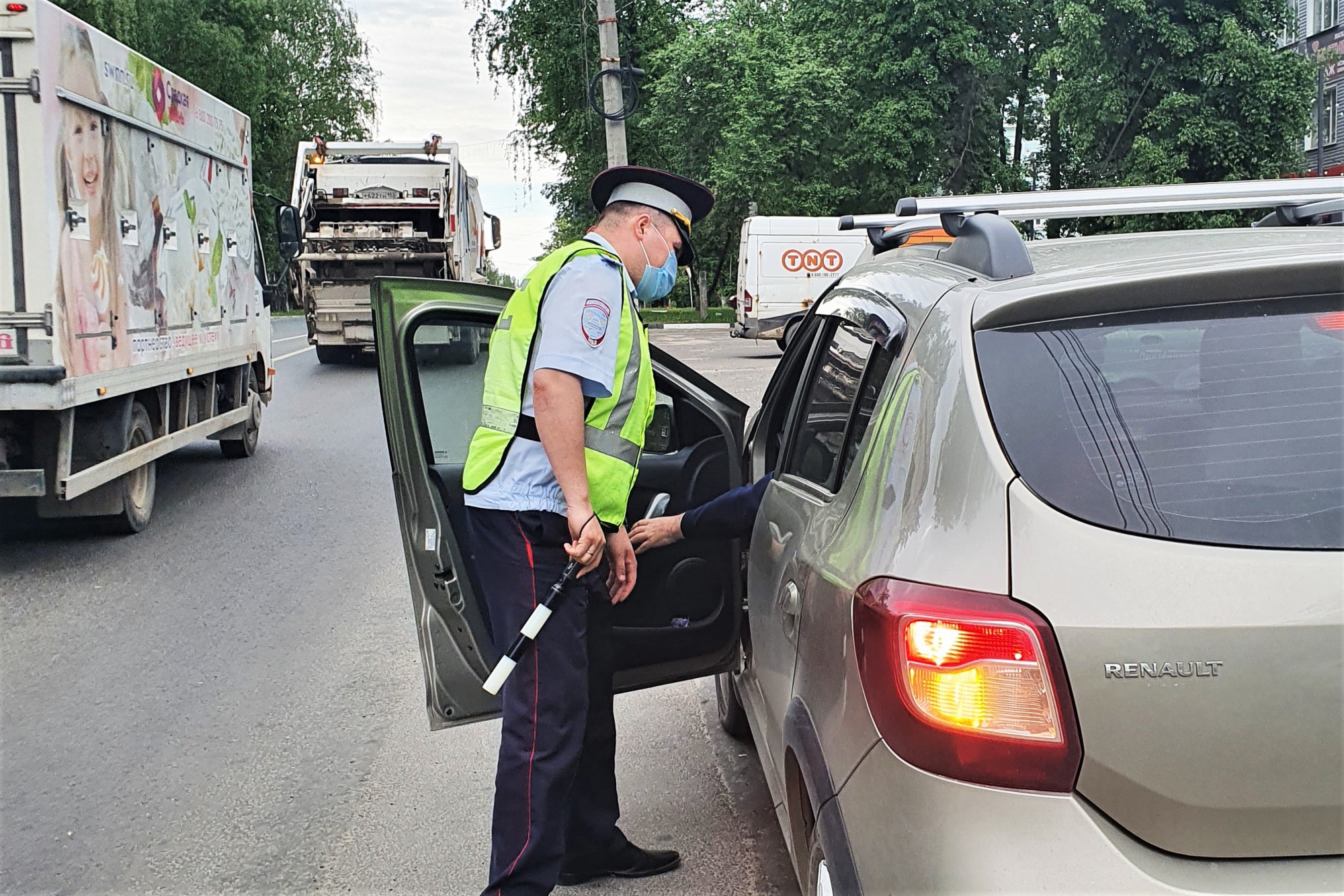 Восемь водителей неправильно перевозили детей